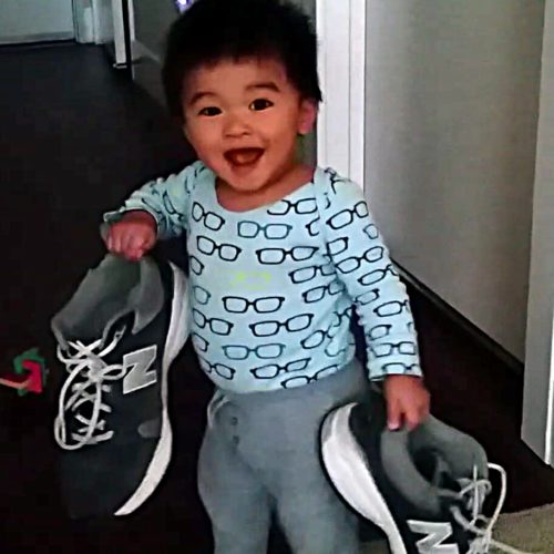 eli_stealing_shoes062015